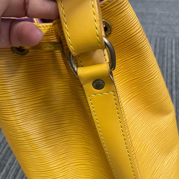 SOLD. Authentic Louis Vuitton Epi Leather Noe Bucket Bag Vintage-Authentic - Picture 16 of 17